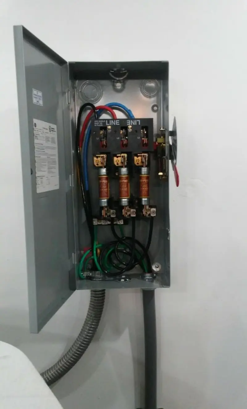 Three-phase disconnect switch installed for Smoke Detector Installation in Machesney Park